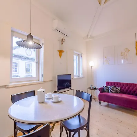 For 2 Guests In Apartment *